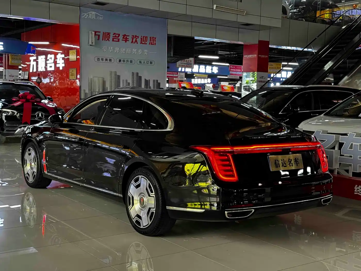 Hongqi H9 2022 2.0T Smart Connect Flag Enjoy Edition фото 22