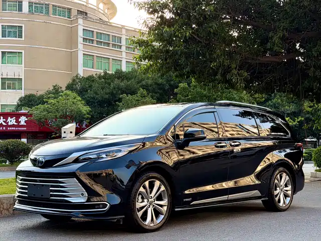  Toyota Toyota Sienna 2023 2.5L Hybrid Platinum Edition