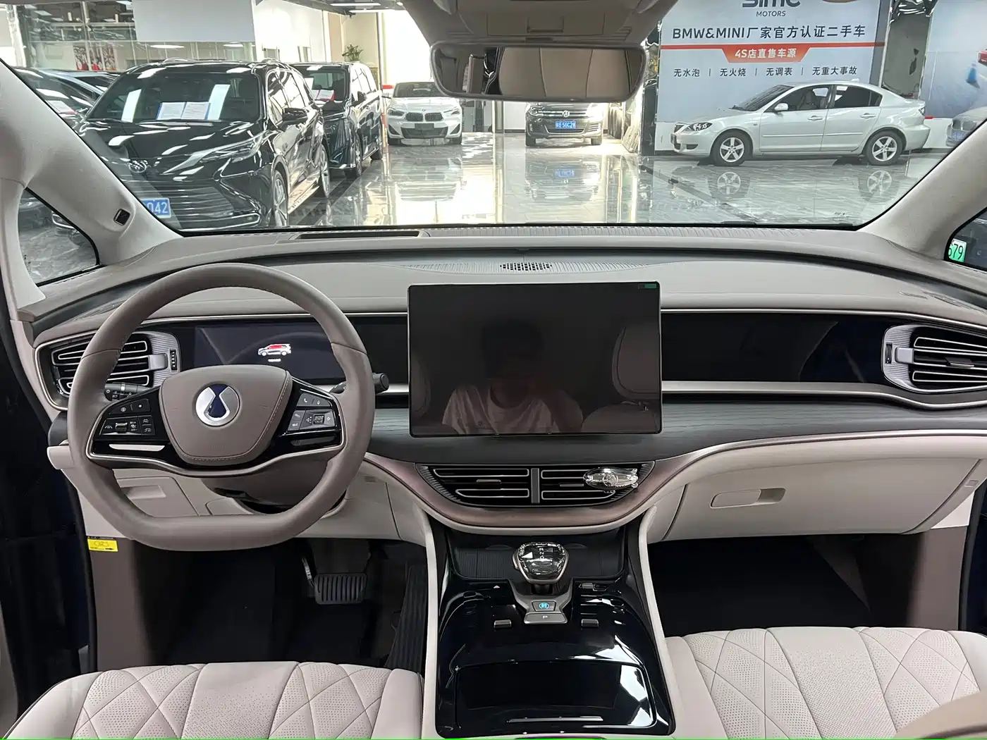 Denza D9 2022 DM-i 970 AWD Flagship фото 8