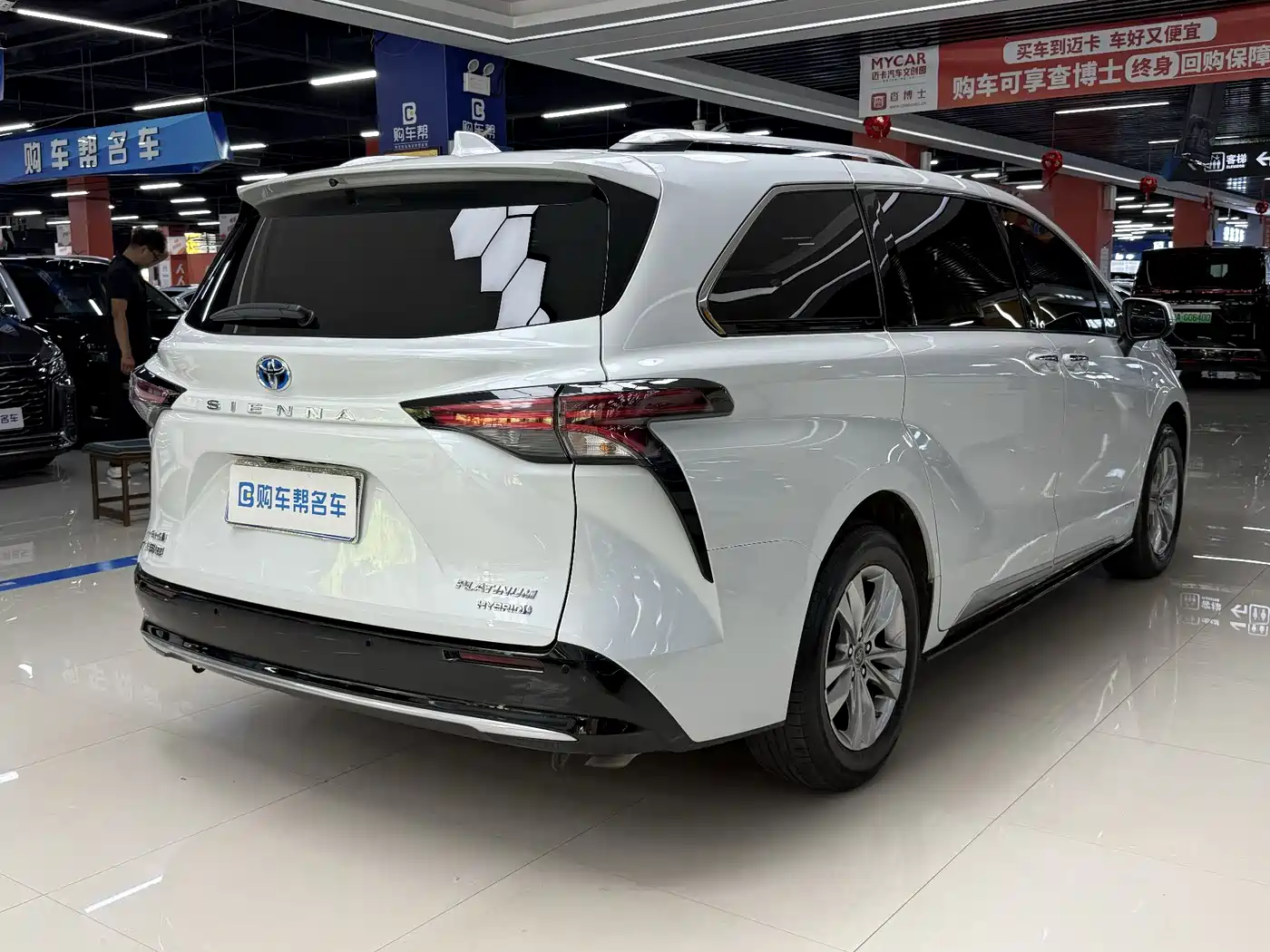 Toyota Sienna 2021 2.5L Hybrid Platinum Edition фото 5