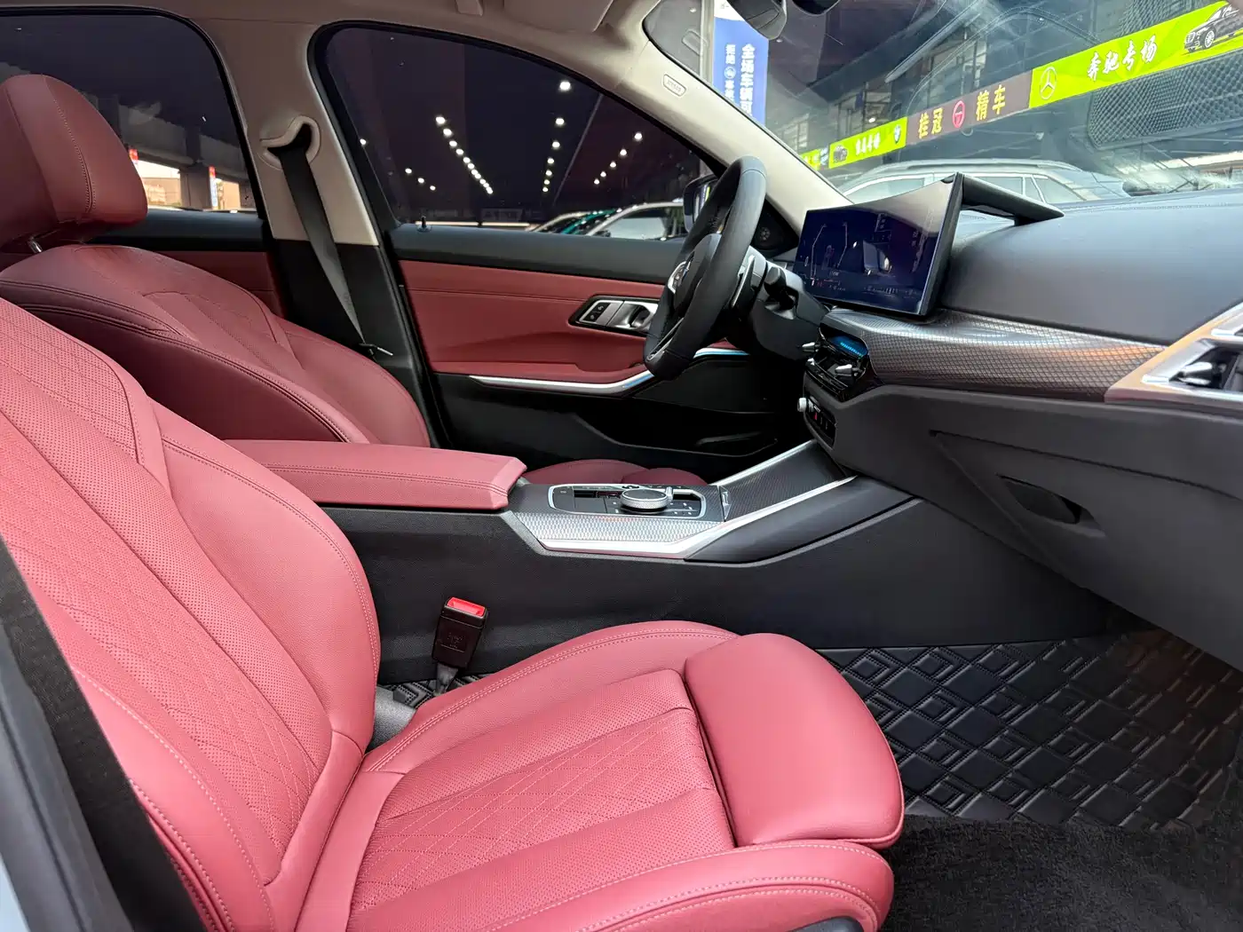 BMW 3 Series 2025 330Li M Sport Night Edition фото 13