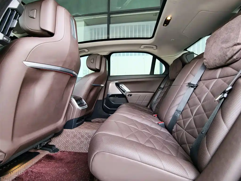 BMW 7 Series 2023 Model 735Li Luxury Package фото 12