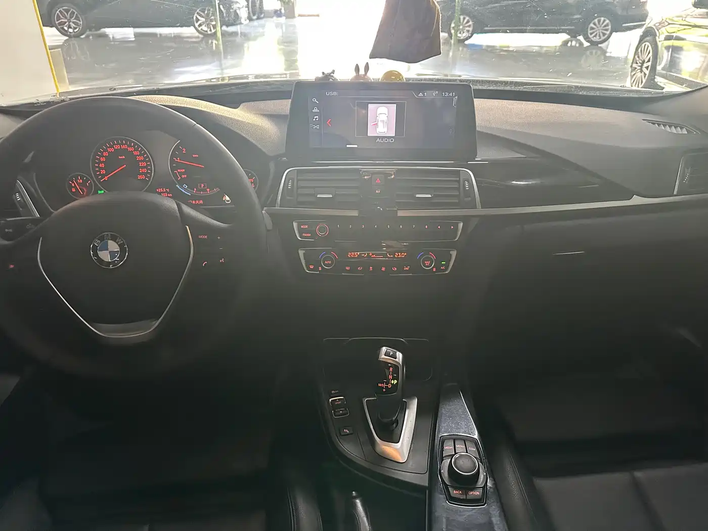 BMW 3 Series GT 2018 320i Fashion фото 18