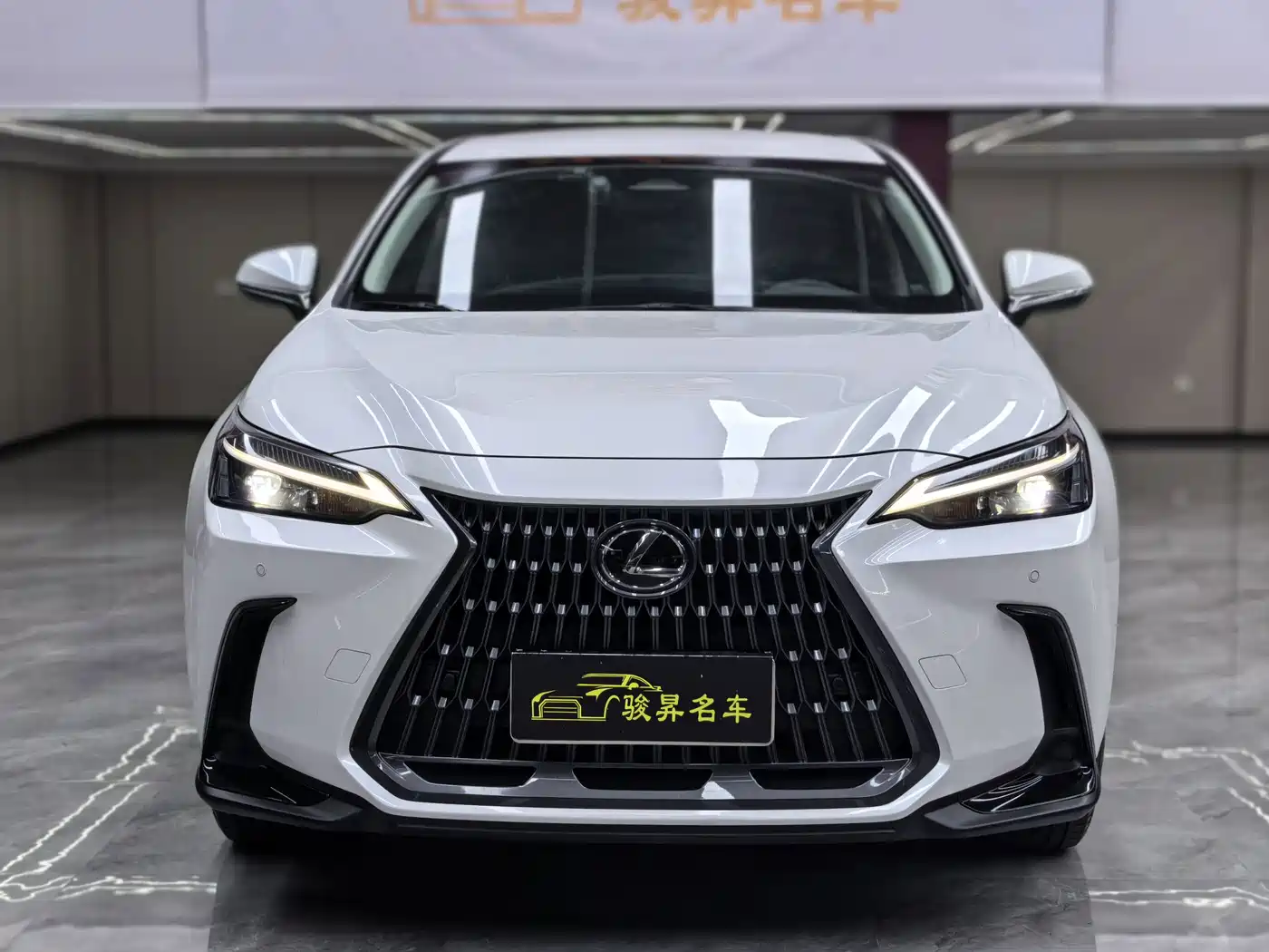 Фото 2 - Lexus NX