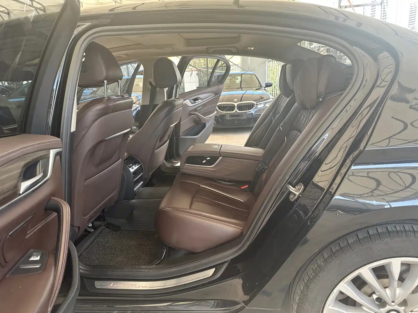 BMW 5 Series 2020 530Li Leading Luxury Package фото 17