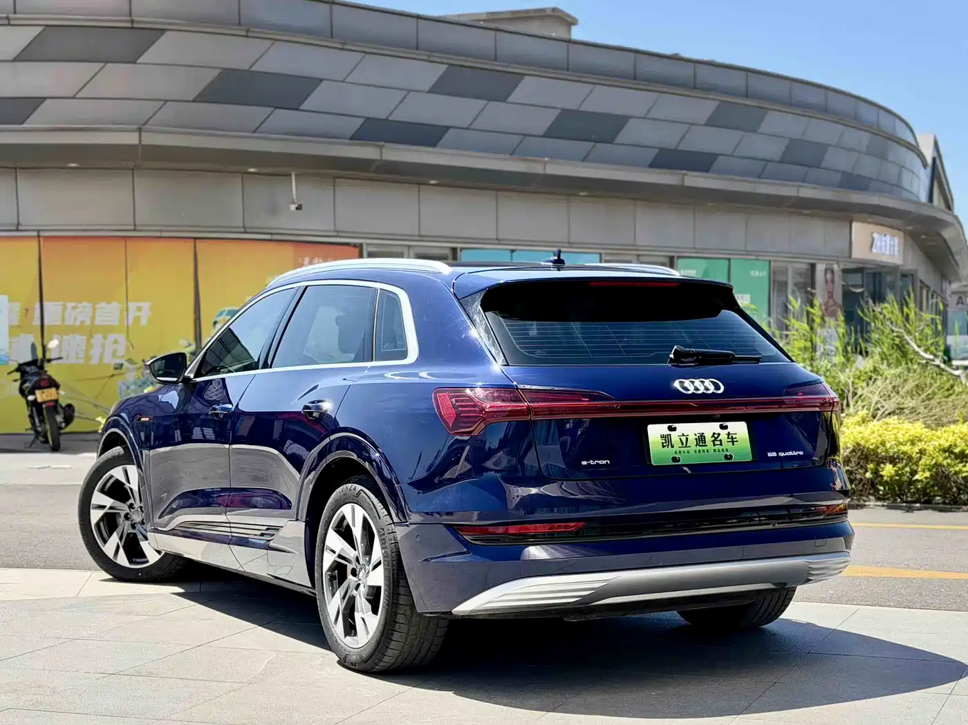 Audi e-tron (Import) 2019 55 quattro Fashion фото 4