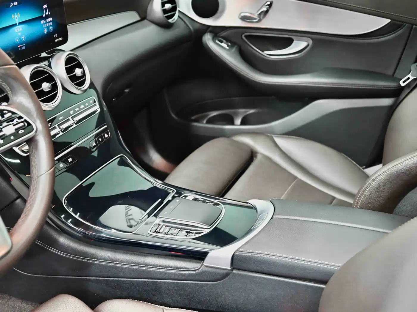 Mercedes-Benz GLC 2020 Facelift GLC 260 L 4MATIC Dynamic фото 27
