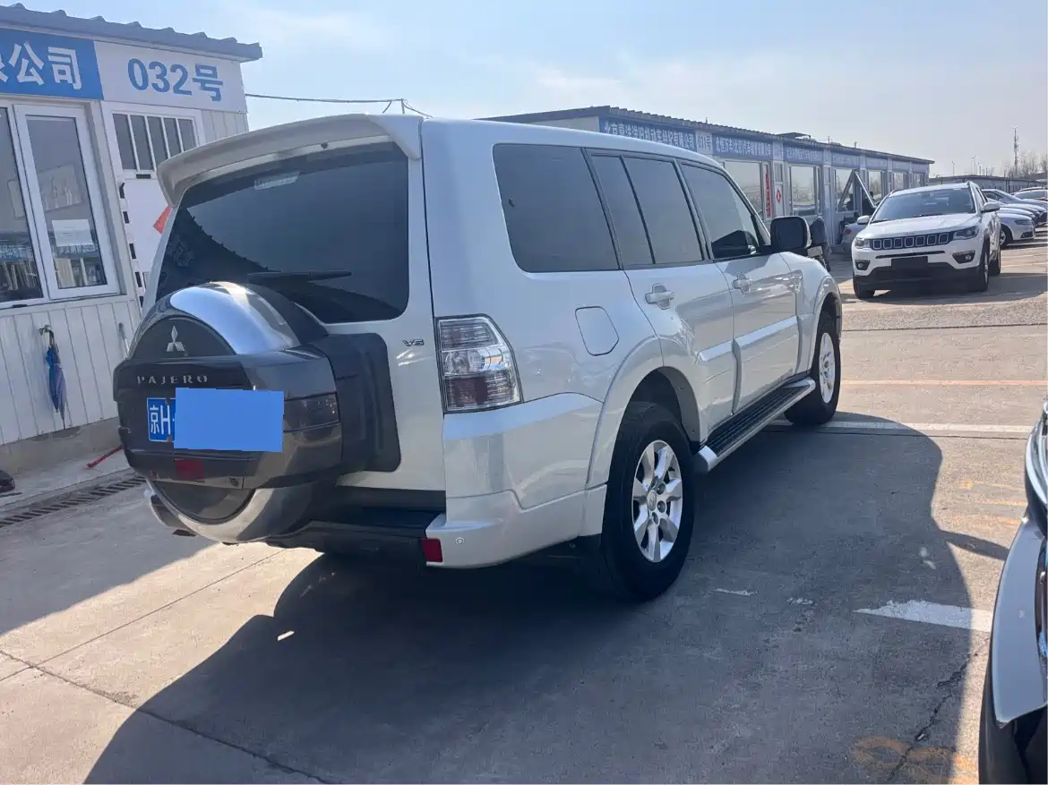 Mitsubishi Pajero (Import) 2016 3.0L Automatic Standard (China V) фото 11