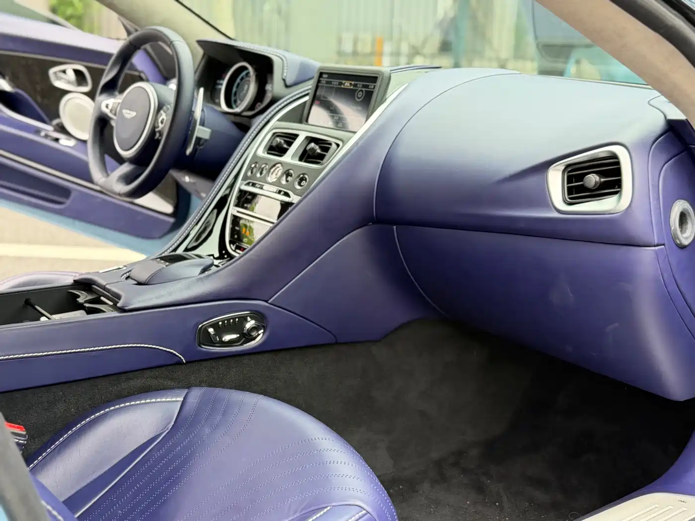Aston Martin DB11 2019 Model 4.0T V8 Coupe фото 13