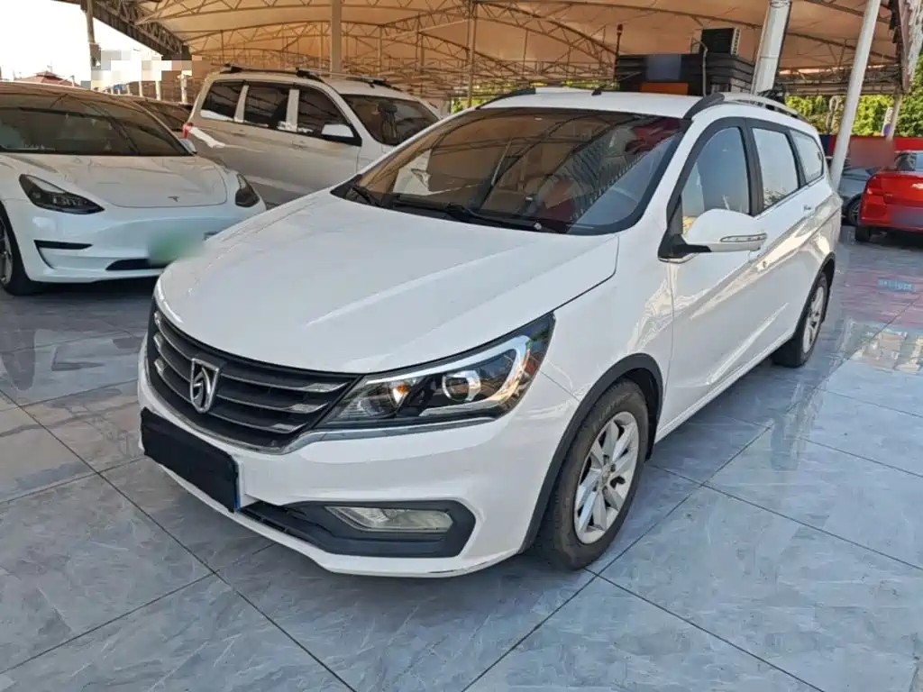 Baojun 310W 2018 2017 1.5L Manual Fashion Edition (China V)
