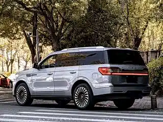 Фото 3 - Lincoln Navigator