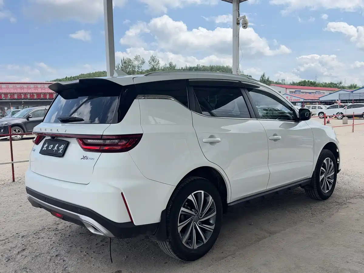 Photo 10 - Geely Emgrand X6