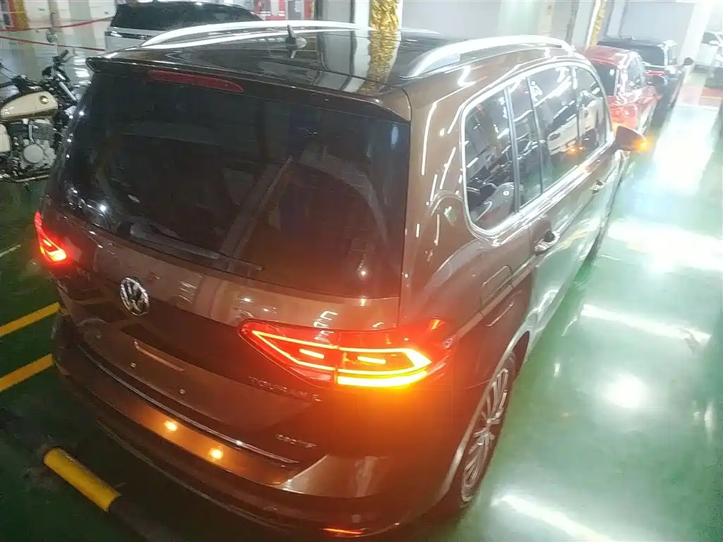 Volkswagen Touran 2016 Touran L 280TSI DSG Luxury фото 7