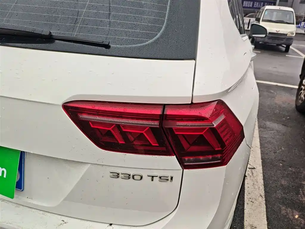 Volkswagen Tiguan L 2022 330TSI Auto 2WD R-Line Premium Edition фото 8