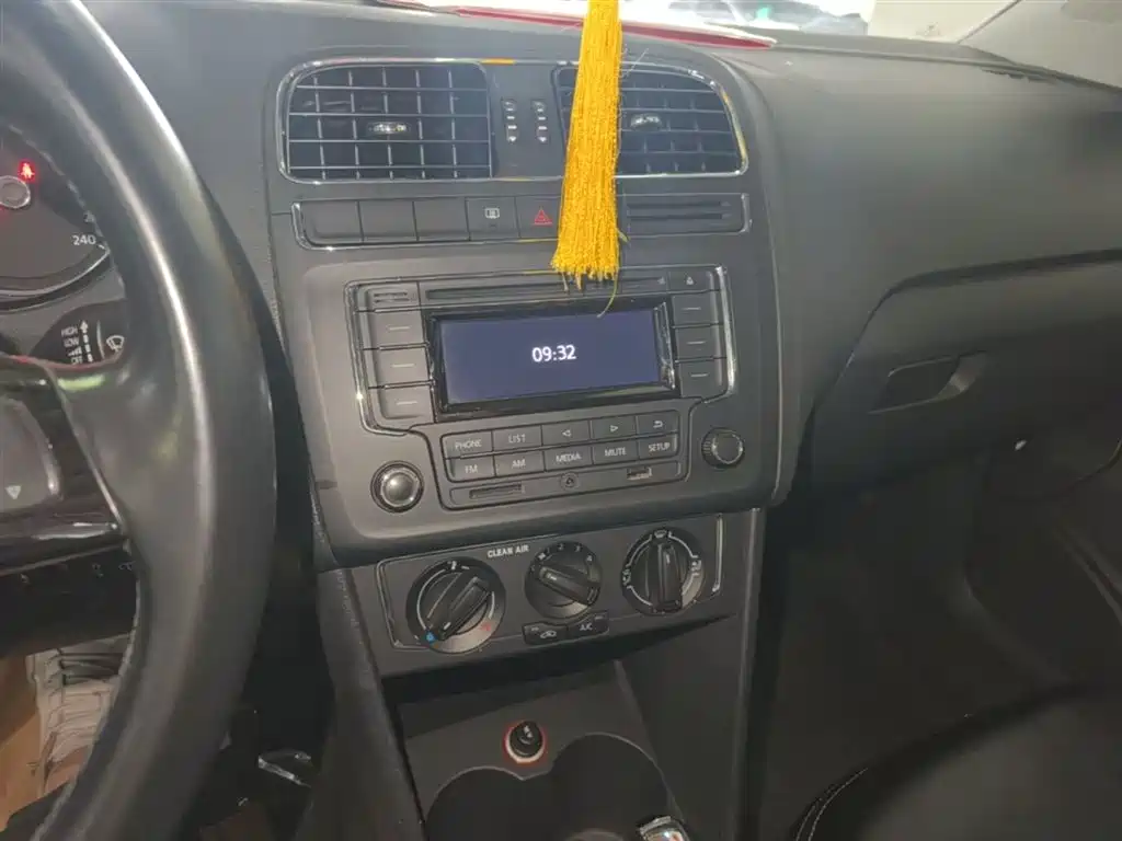 Volkswagen Polo 2016 1.6L Automatic Comfort фото 13
