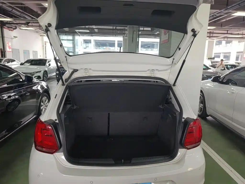 Volkswagen Polo 2016 1.6L Automatic Comfort фото 19