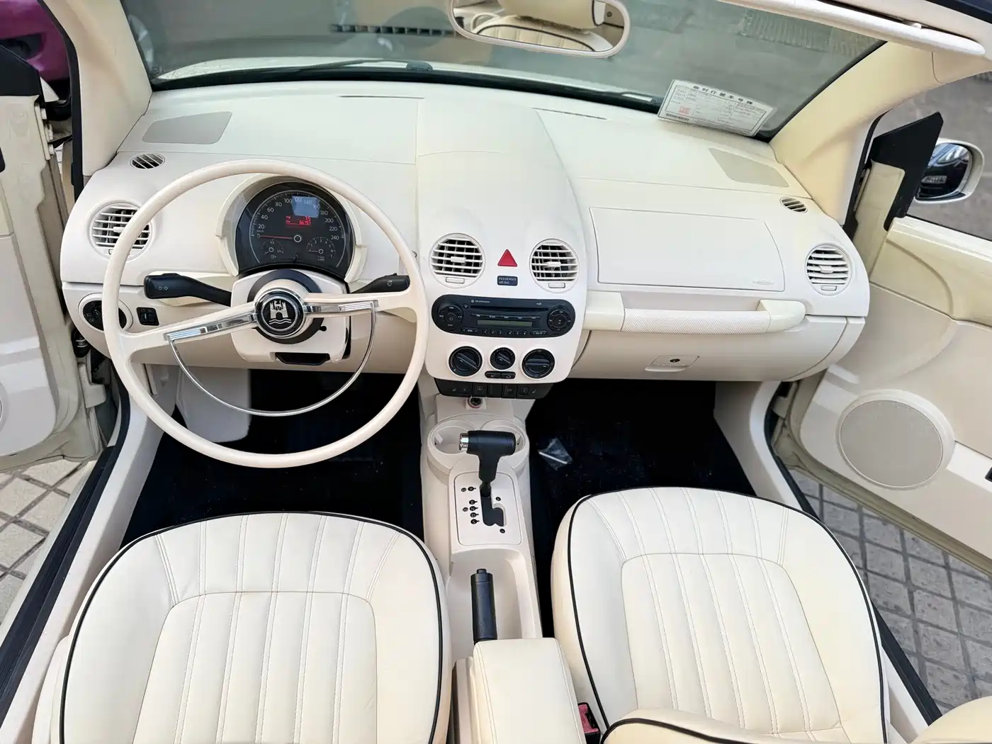 Volkswagen Beetle 2009 2.0 AT Top Convertible фото 7