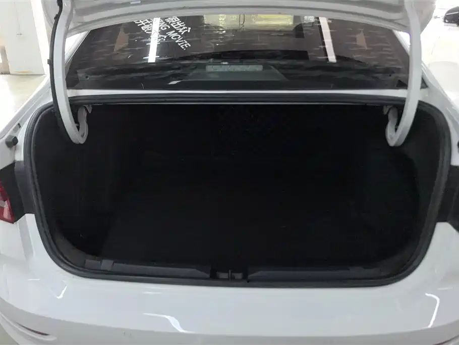 Volkswagen Lavida 2022 1.5L Auto Comfort Edition фото 4