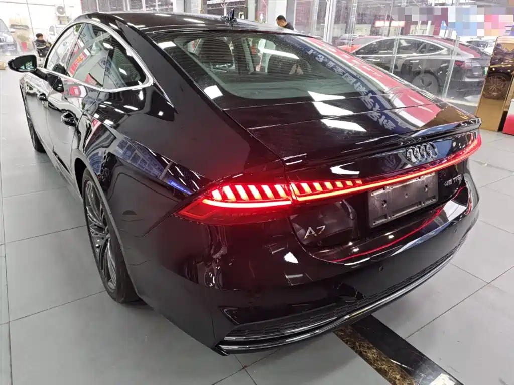 Audi A7 2023 Model 45 TFSI Premium Selection Edition фото 23
