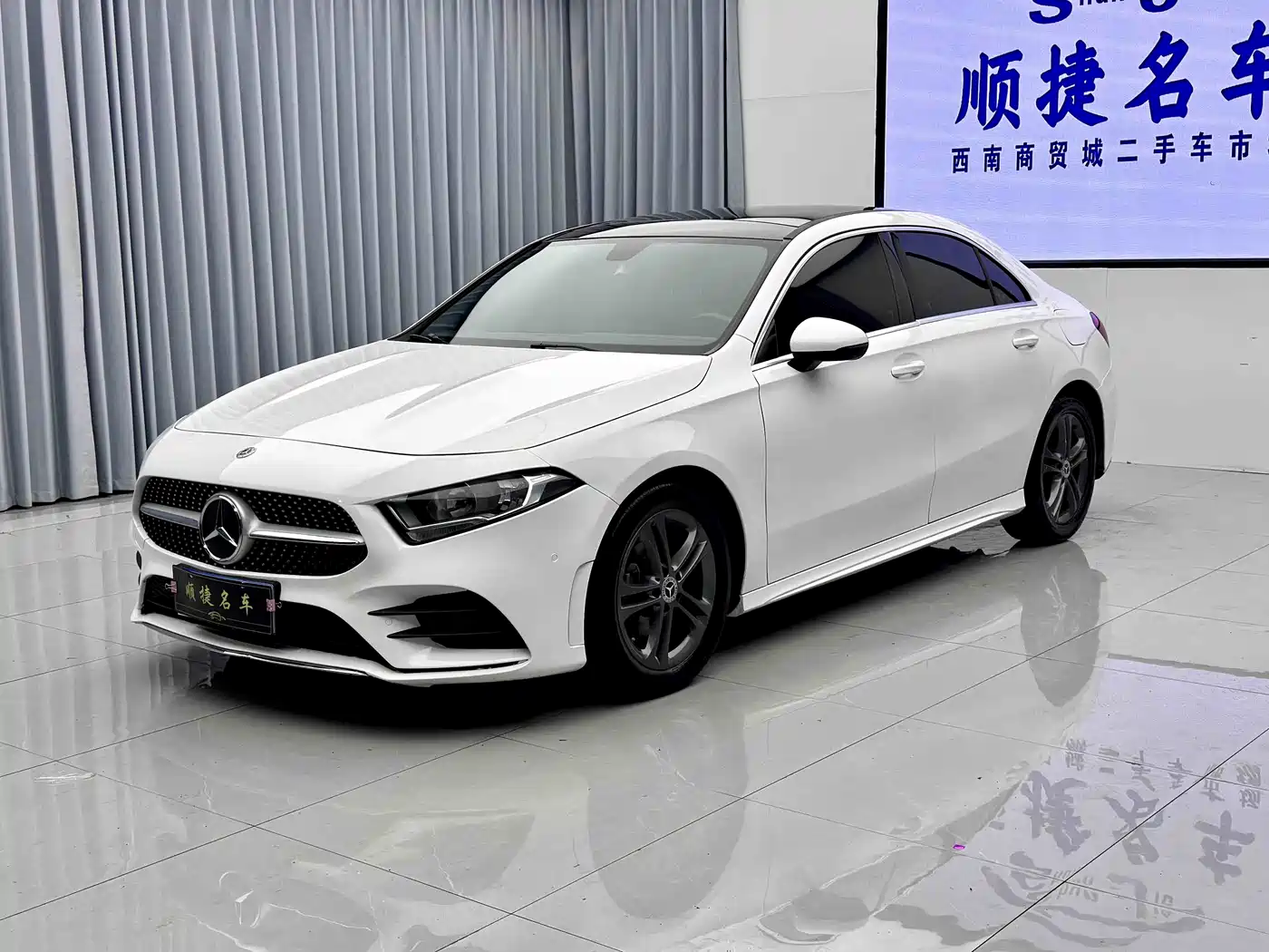 Mercedes-Benz A-Class 2019 A 180 L Sport Sedan фото 4