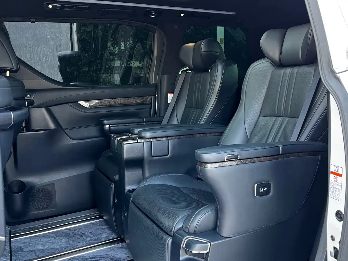 Toyota Alphard 2020 Hybrid 2.5L Gold Special Edition фото 8