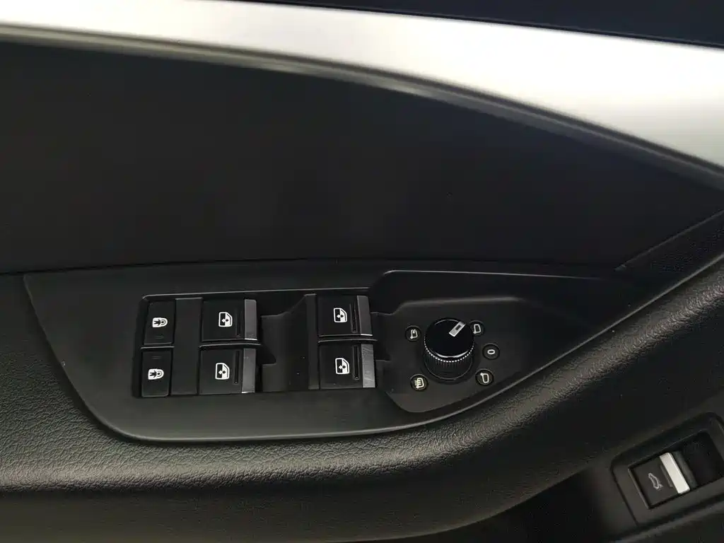 Фото 9 - Audi A6L