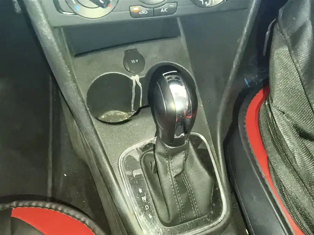 Volkswagen Polo 2016 1.4L Automatic Trend фото 10