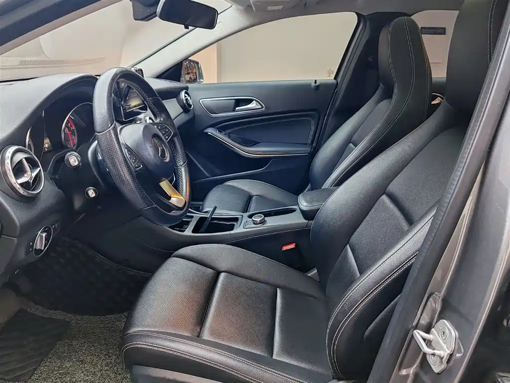 Mercedes-Benz GLA 2017 GLA 200 Dynamic фото 15
