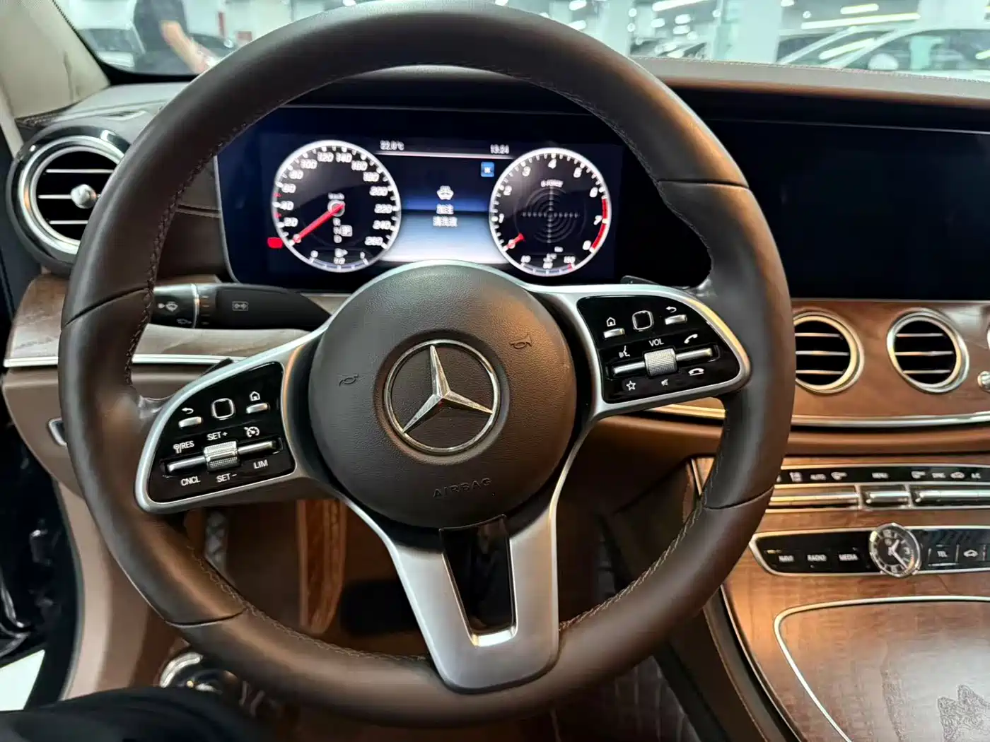 Mercedes-Benz E-Class 2018 E 300 L Luxury фото 7