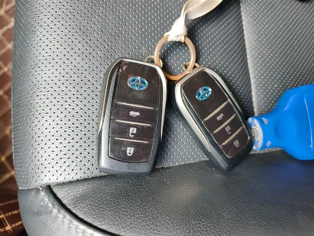 Toyota Levin Twin Engine E+ 2019 1.8PH V E-CVT Luxury Edition фото 9