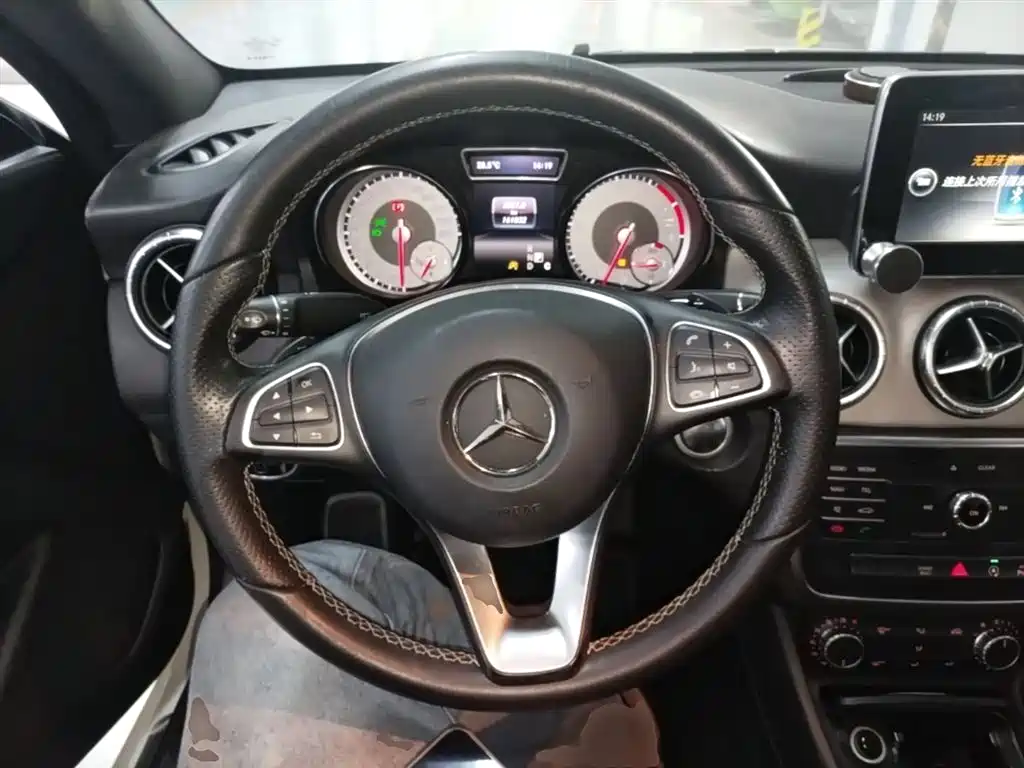 Mercedes-Benz CLA (Import) 2016 CLA 200 Fashion фото 11
