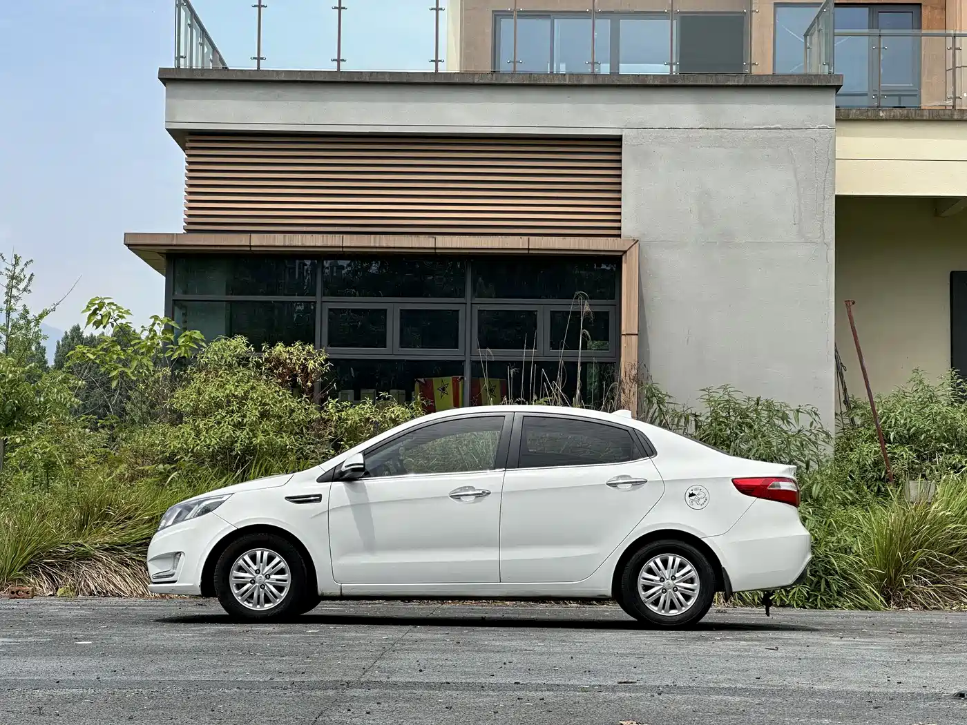 Kia K2 2012 Sedan 1.4L MT TOP Commemorative Edition фото 3
