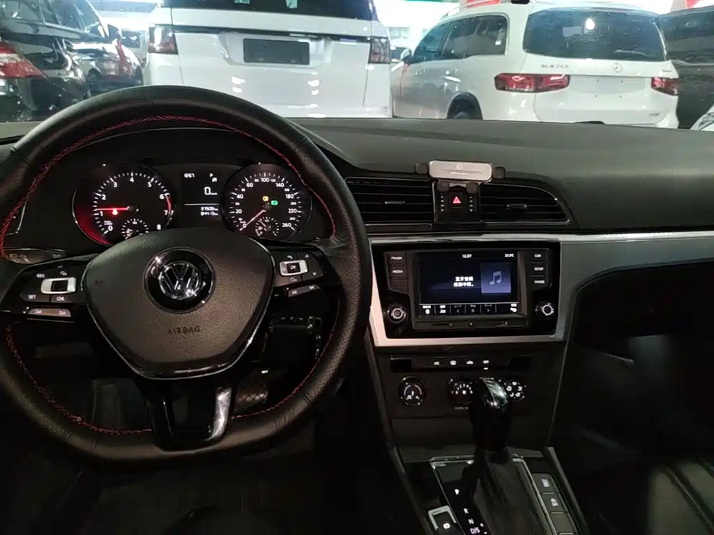 Volkswagen Lamando 2017 230TSI DSG Trend Edition фото 13