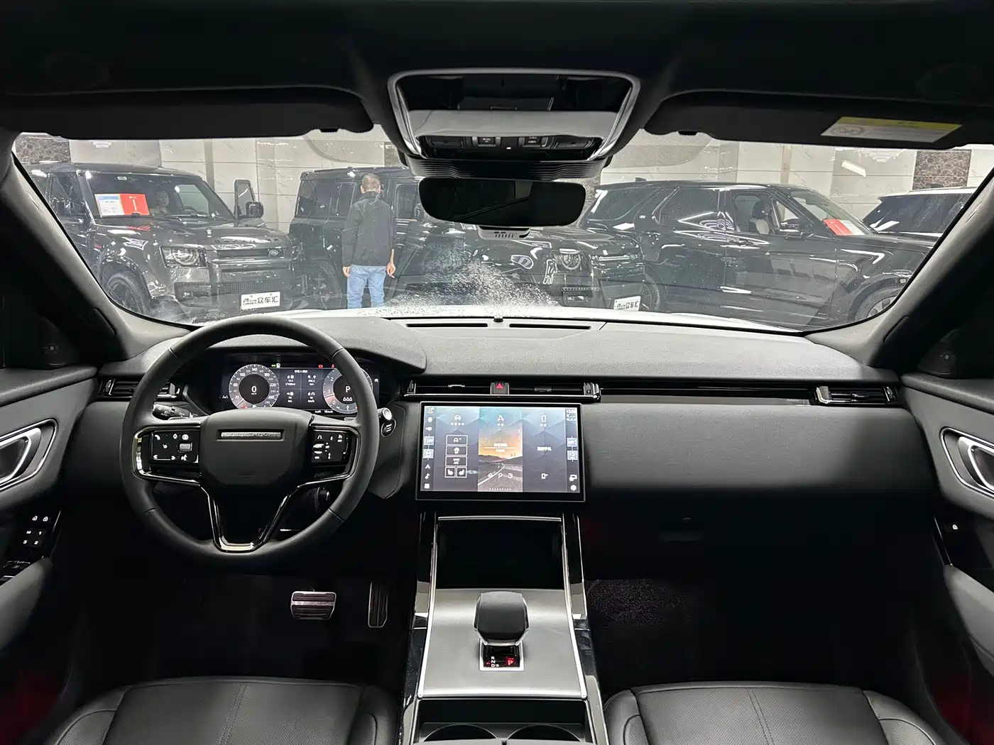 Фото 15 - Land Rover Range Rover Velar