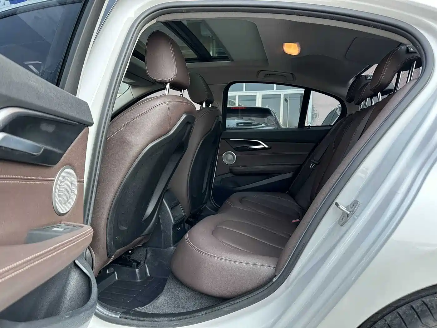 BMW 1 Series 2022 120i M Sport Shadow Edition фото 13