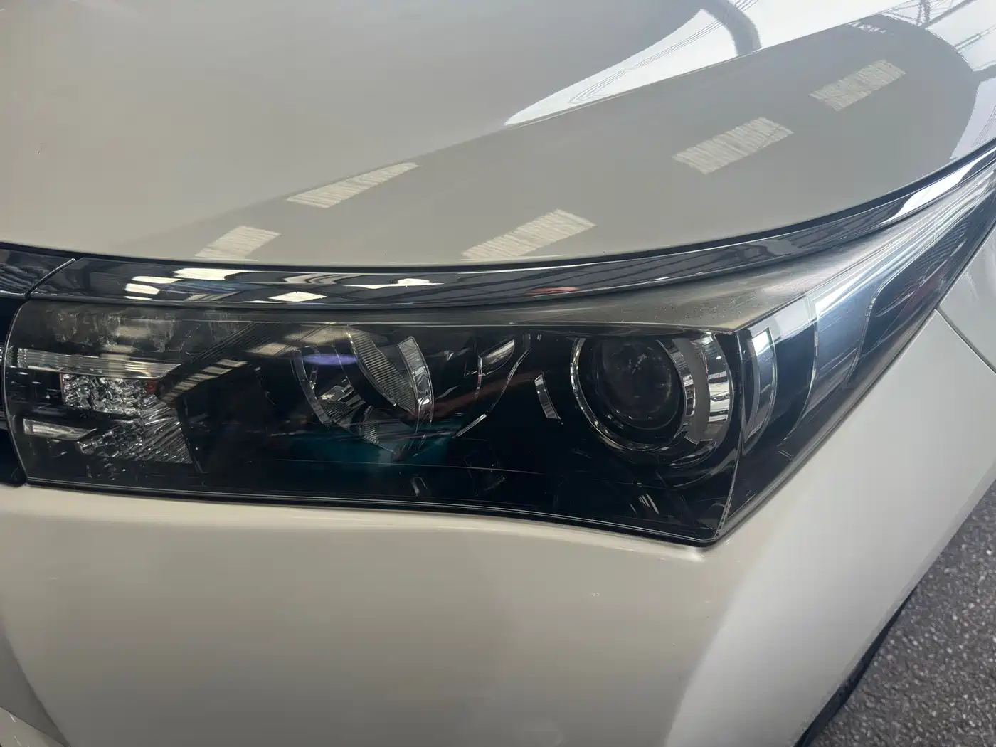 Toyota Corolla 2014 1.8L CVT GLX-i фото 9