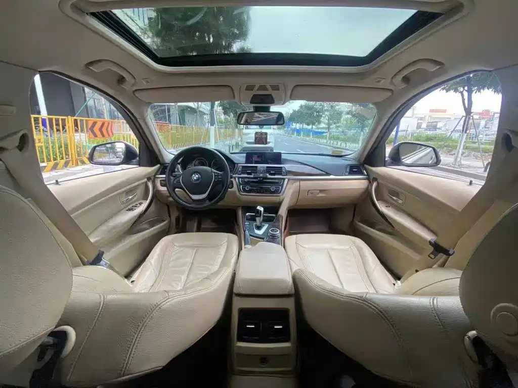 Photo 8 - BMW 3 Series