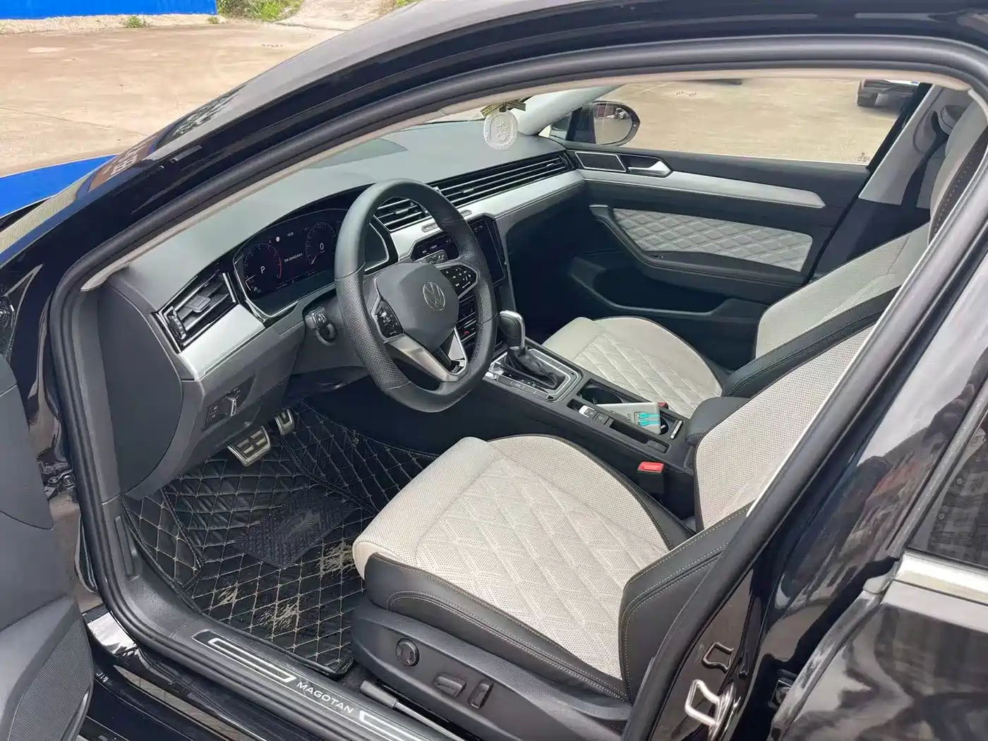 Volkswagen Magotan 2023 Model 2 Million Commemorative Edition 330TSI DSG Luxury фото 9