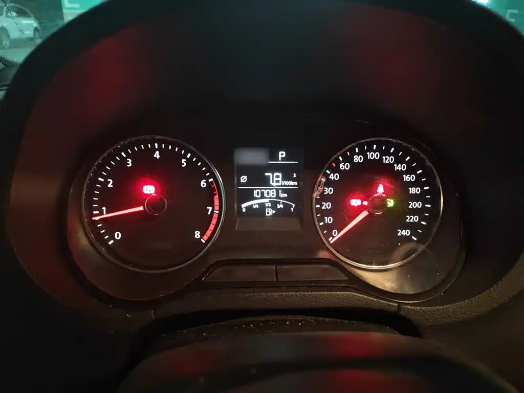 Volkswagen Polo 2014 1.6L Cross Polo Automatic фото 4