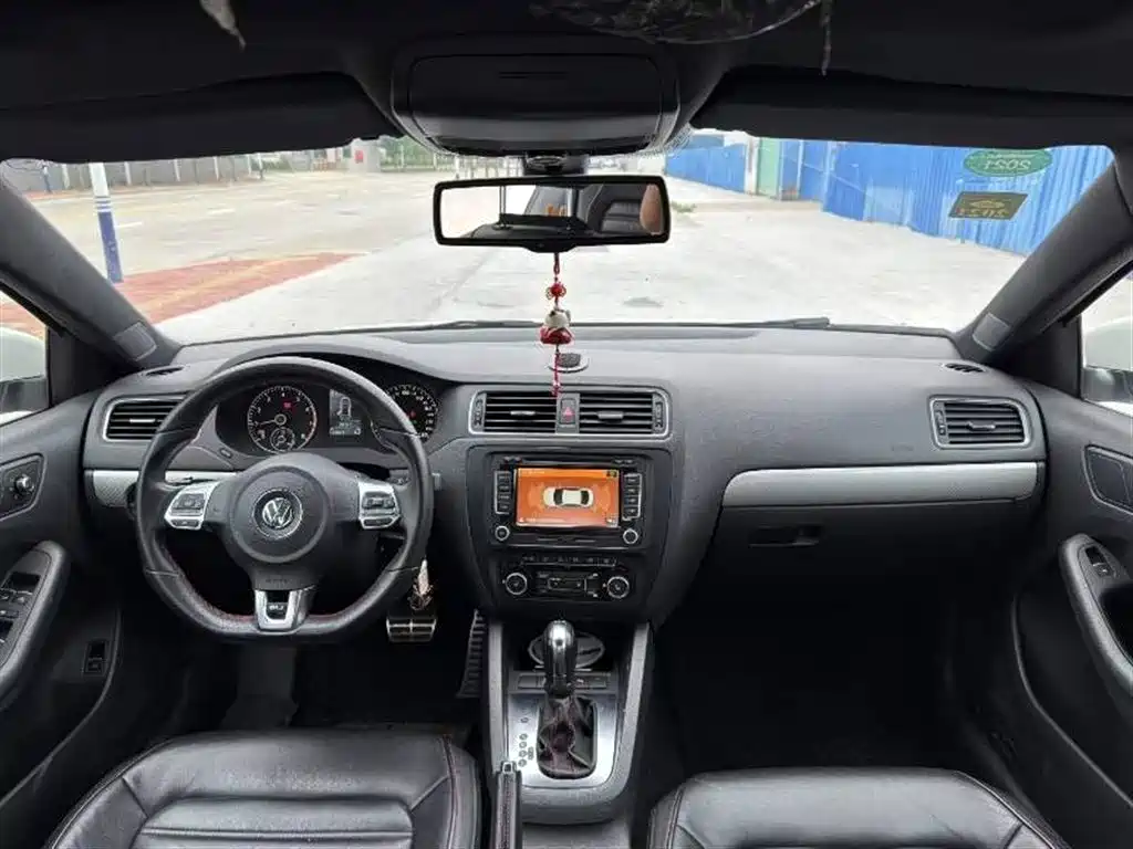 Volkswagen Sagitar 2013 2.0TSI GLI фото 6