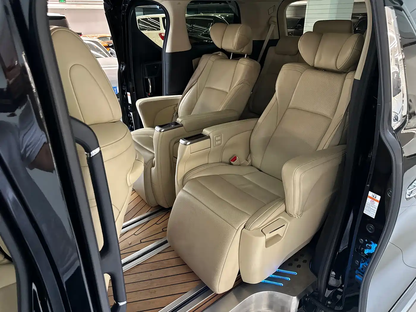 Toyota Alphard 2015 3.5L Luxury Edition фото 10