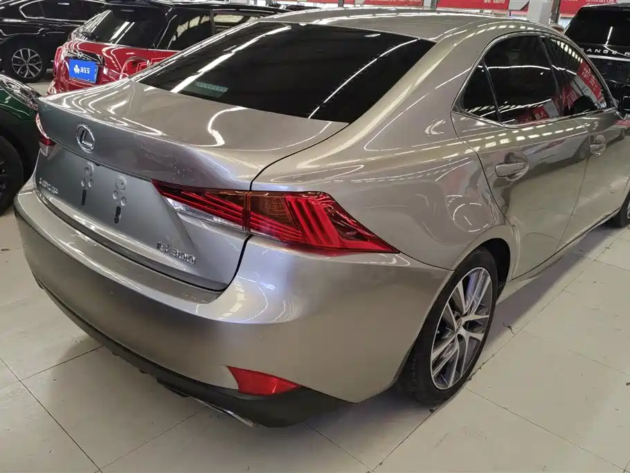 Lexus IS 2017 300 Leading Edition фото 3