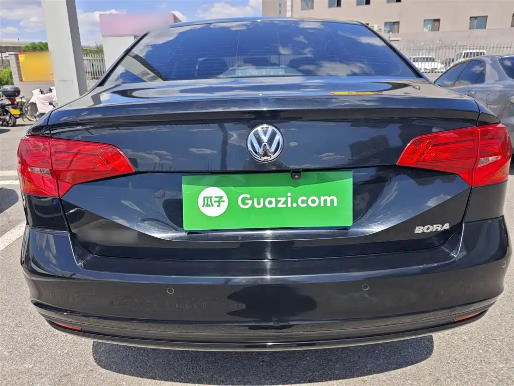 VOLKSWAGEN BORA
