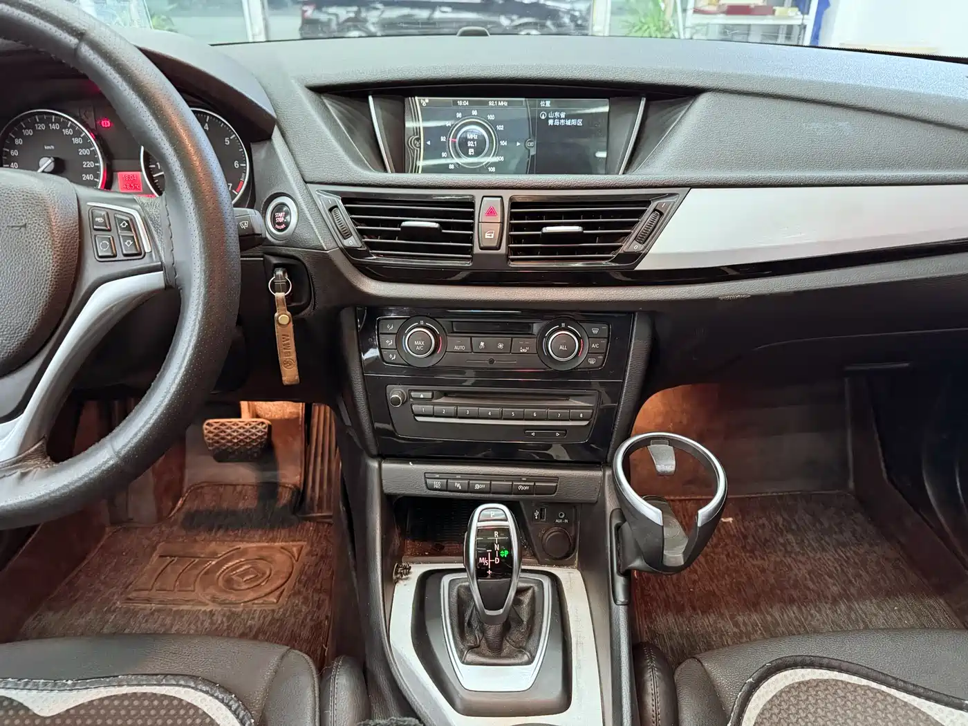 BMW X1 2014 sDrive18i Leading Edition фото 13