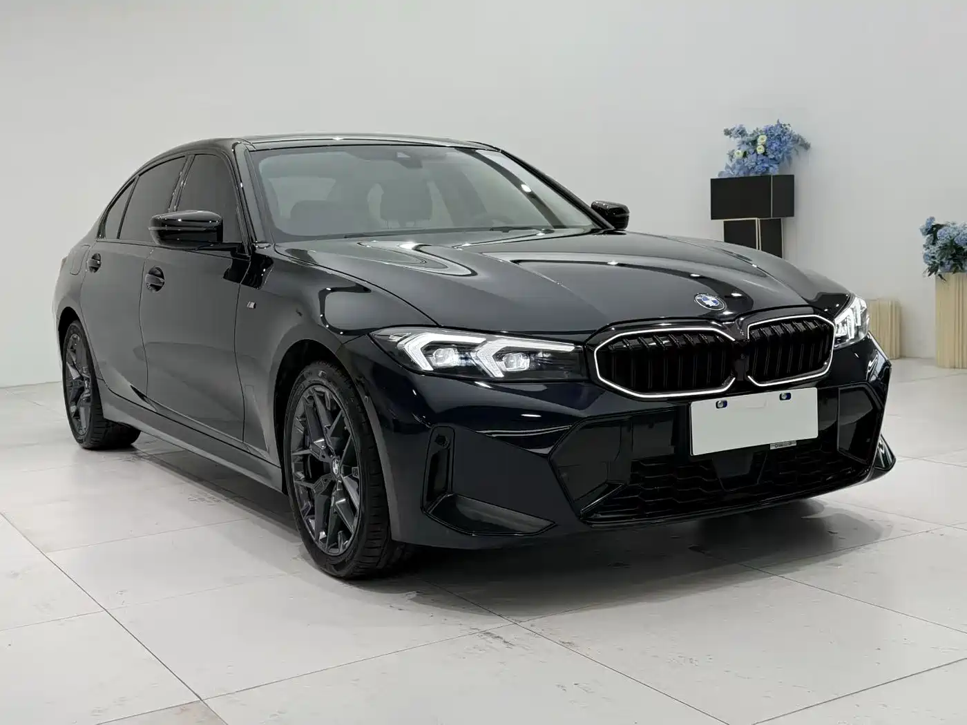 BMW 3 Series 2025 330Li M Sport Night Edition фото 3