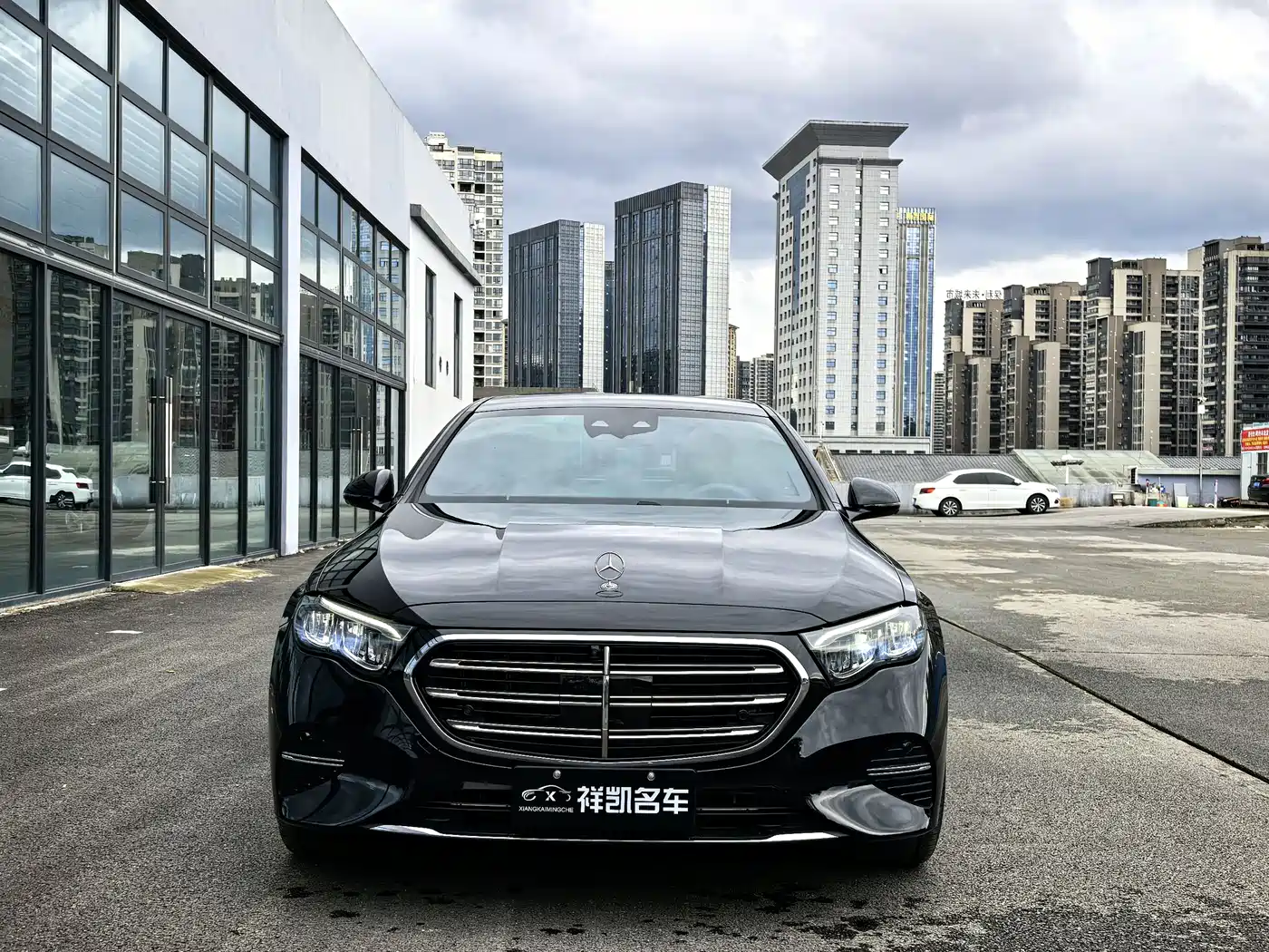 Mercedes-Benz E-Class 2026 E 300 L Luxury фото 2