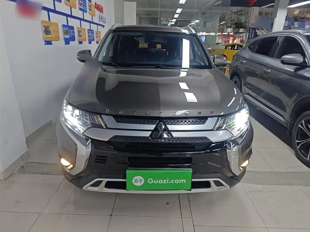 Mitsubishi Outlander 2019 2.4L 2WD Premium Edition 5-seater China V фото 3