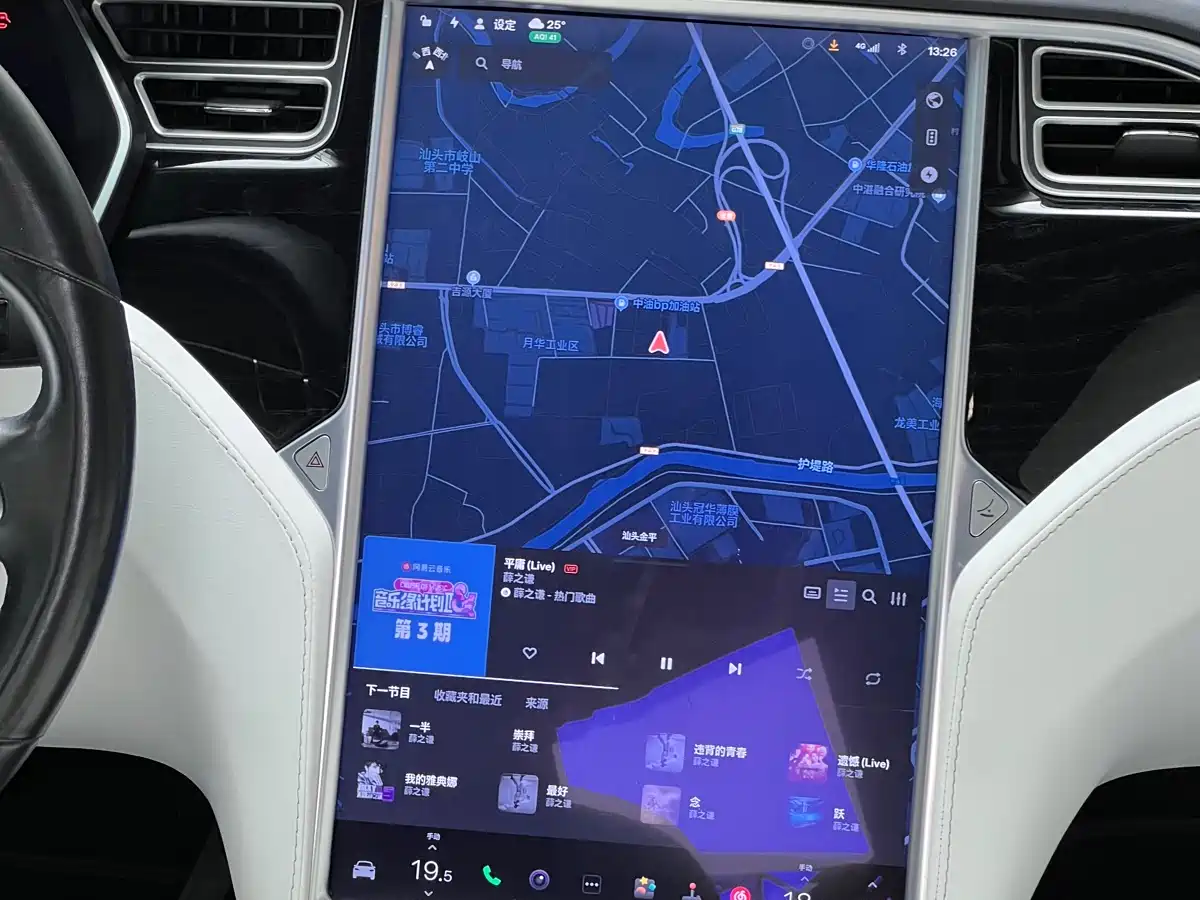 TESLA MODEL X