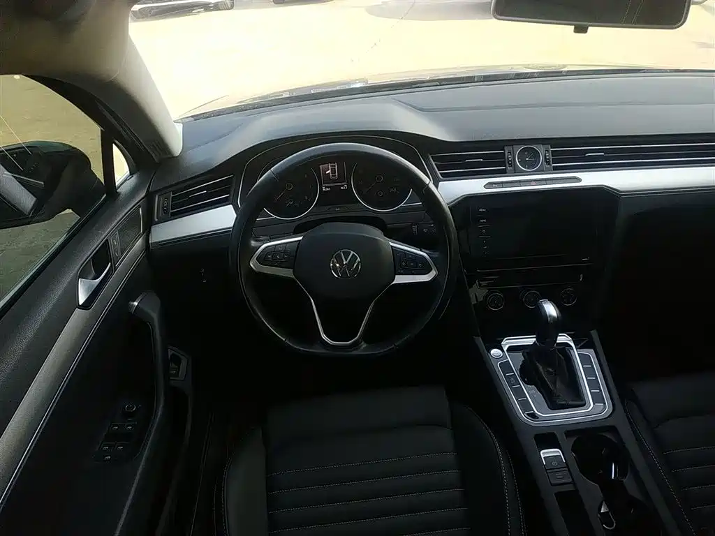 Volkswagen Magotan 2020 280TSI DSG Comfort фото 3