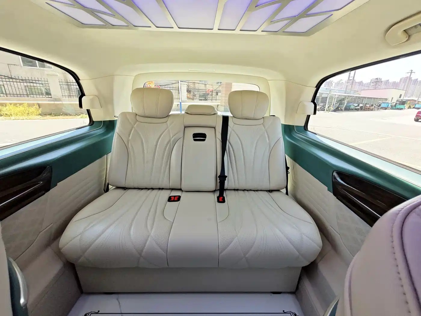 Mercedes-Benz Vito 2023 2.0T Elite 7-Seater фото 12